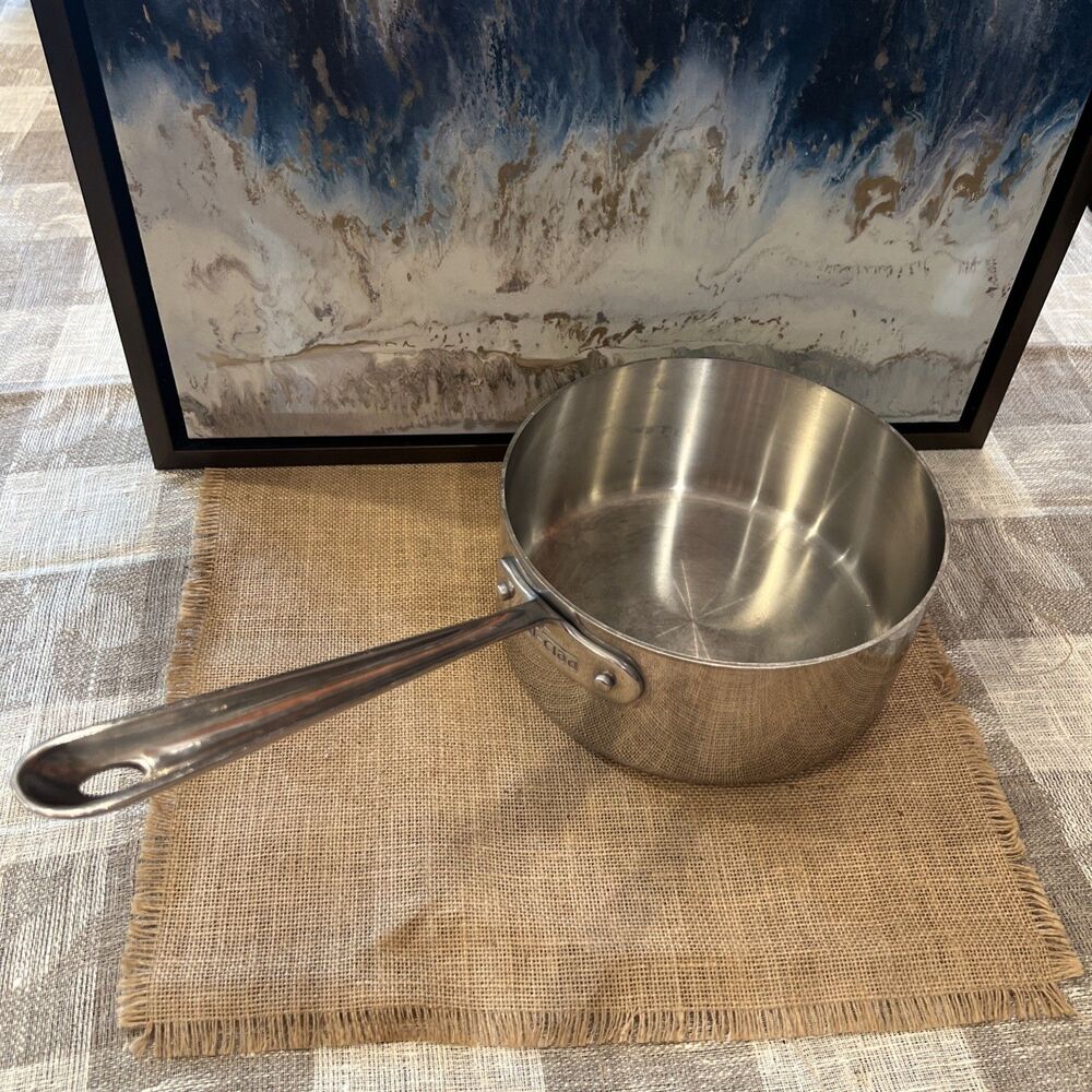 All-clad The iconic D3 3-ply tri-ply bonded Stainless Steel 3 QT SaucePan no lid